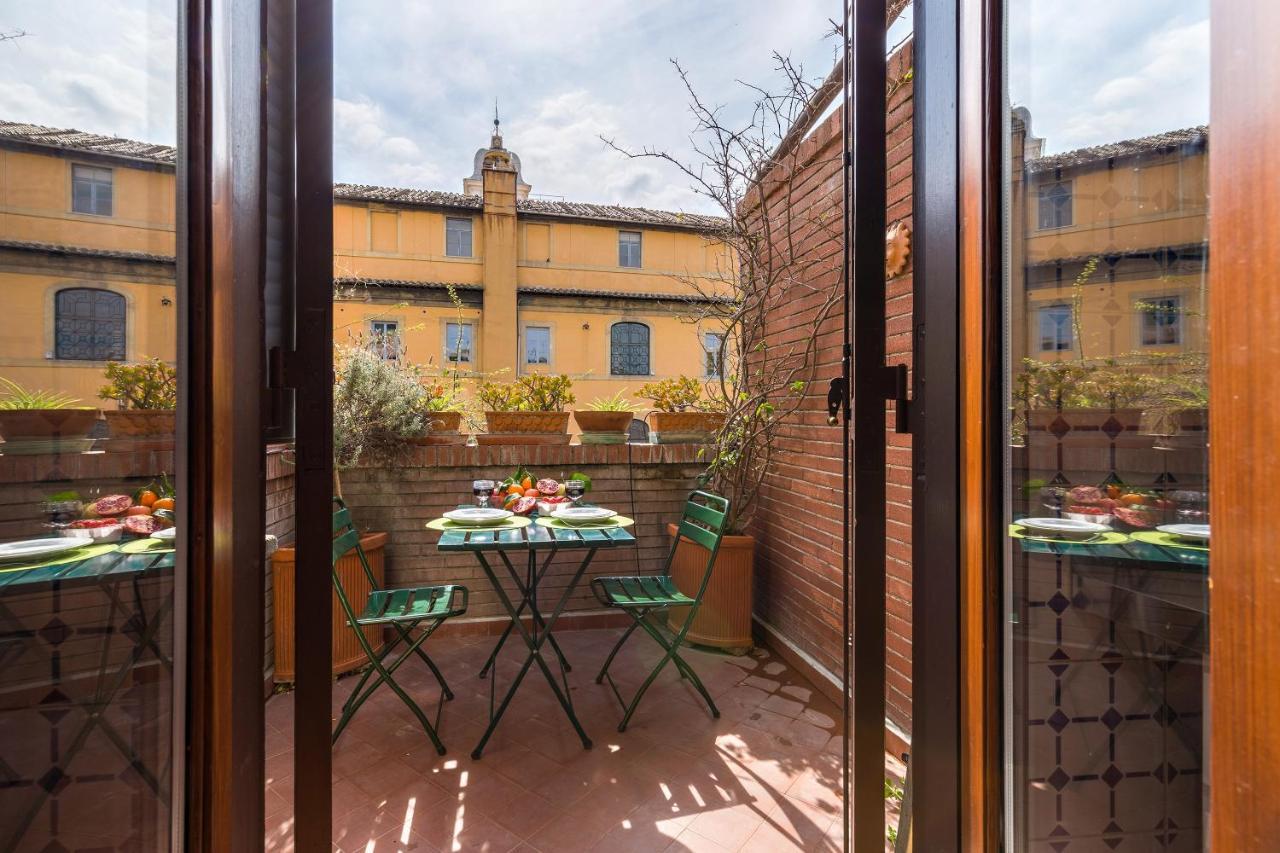 Rome As You Feel - Luxury Cappellari Apartment Bagian luar foto