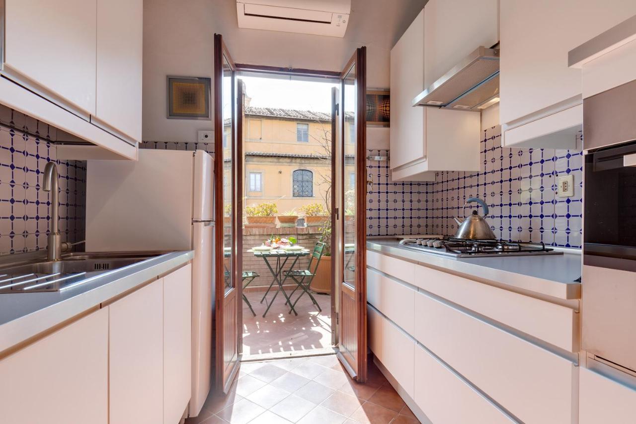Rome As You Feel - Luxury Cappellari Apartment Bagian luar foto